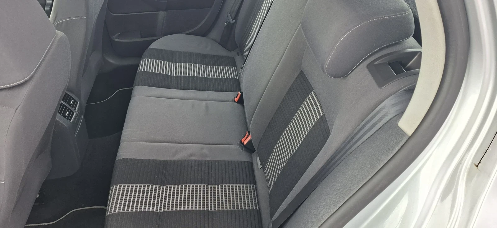 VW Golf 1, 6 ГАЗ/БЕНЗИН - изображение 5