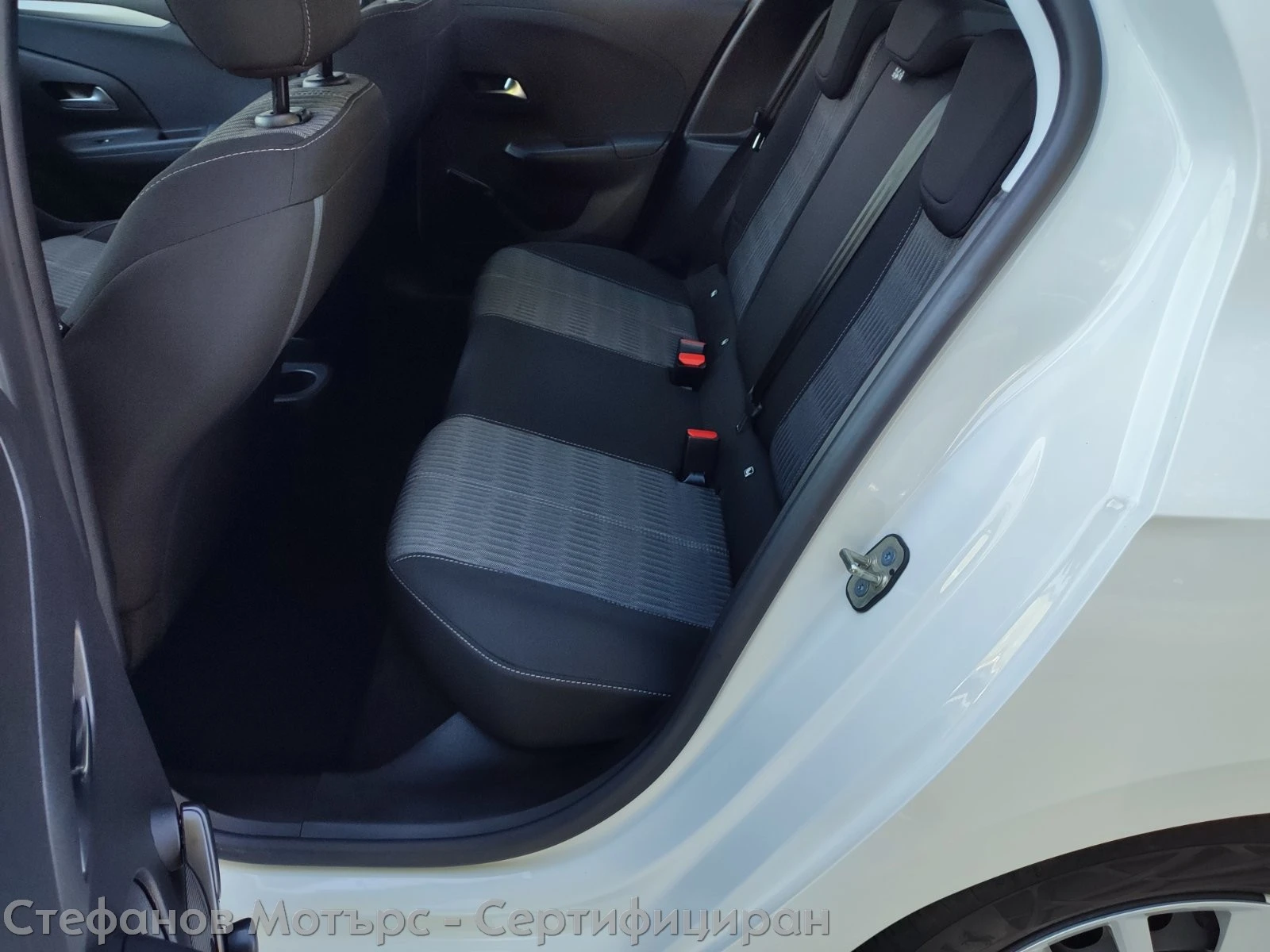 Opel Corsa Edition Limousine 1.2 (75hp) MT5, снимка 13 - Автомобили и джипове - 51692991