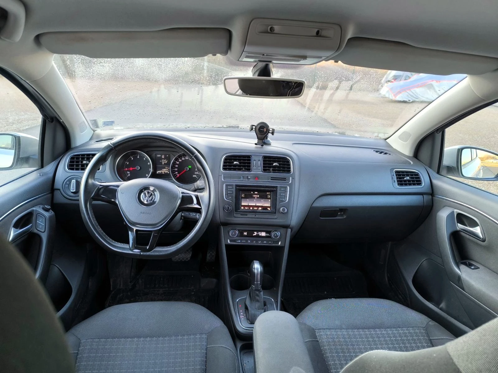VW Polo Автоматик/Бензин - изображение 9