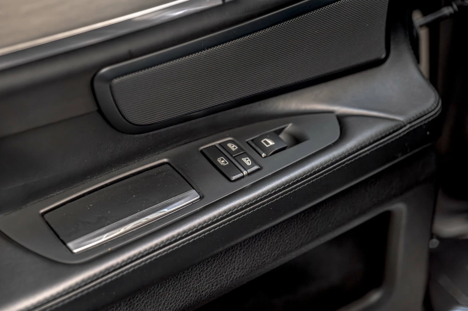 BMW 730 М Packet/Дистроник/Вакум/Камера/Обдухване/HuD/Пътн, снимка 11 - Автомобили и джипове - 53785779