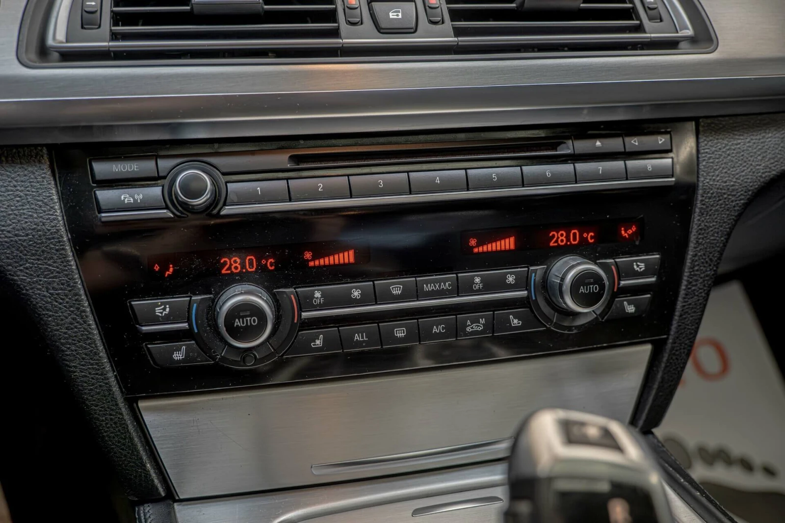 BMW 730 М Packet/Дистроник/Вакум/Камера/Обдухване/HuD/Пътн, снимка 14 - Автомобили и джипове - 53785779