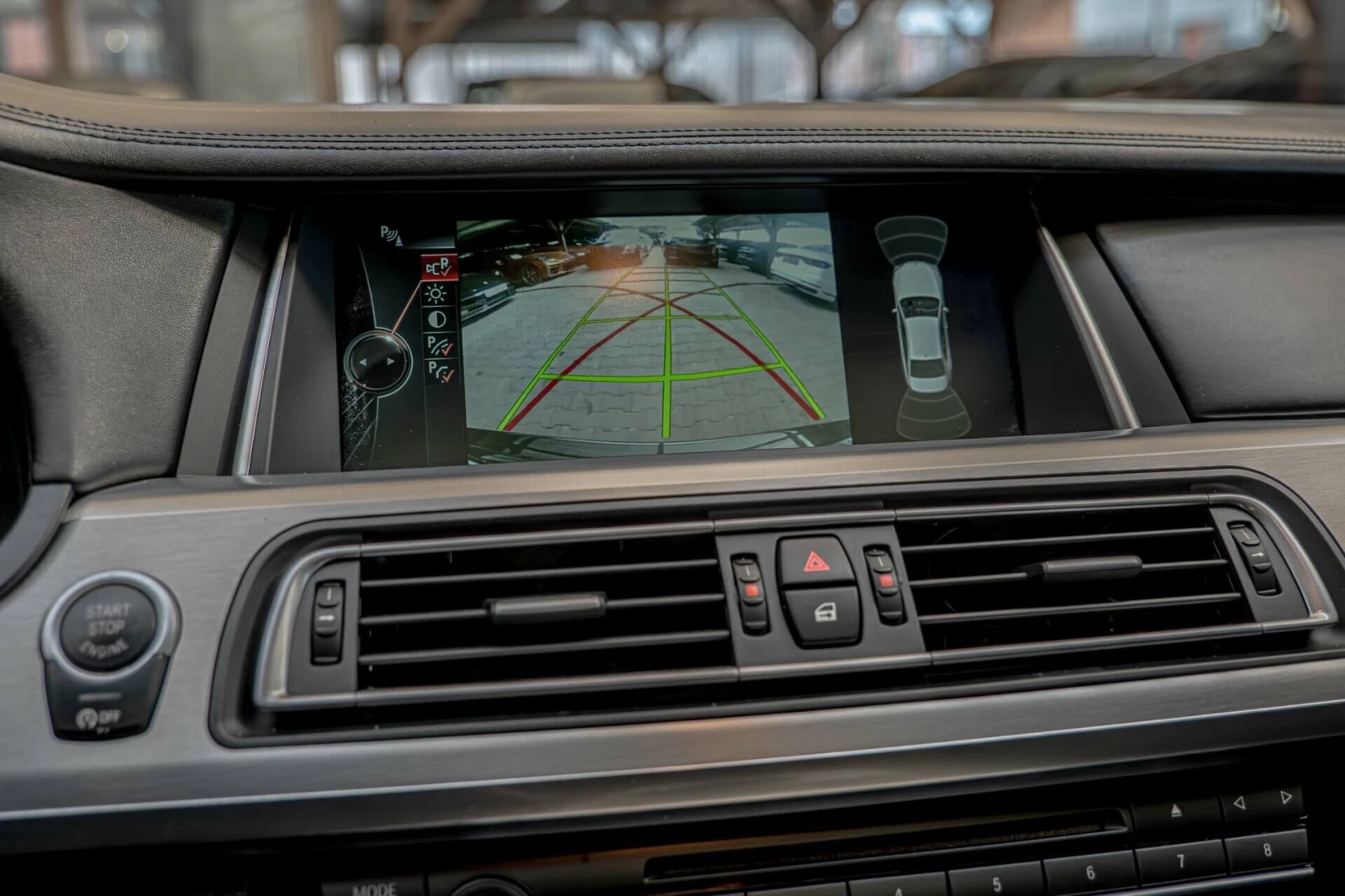 BMW 730 М Packet/Дистроник/Вакум/Камера/Обдухване/HuD/Пътн, снимка 15 - Автомобили и джипове - 53785779