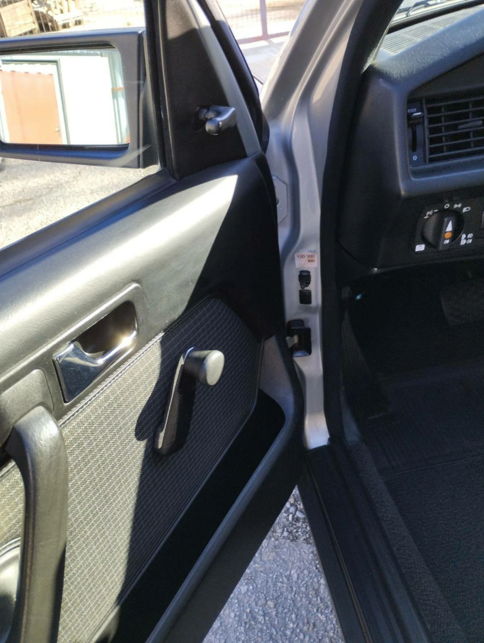 Mercedes-Benz 190 Automatic 2.0Benzin , снимка 6 - Автомобили и джипове - 53906364