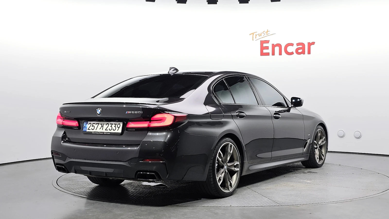 BMW 550 М550* XDRIVE* HEADUP* 360* КАМЕРИ* ОБДУХ* , снимка 3 - Автомобили и джипове - 54982874