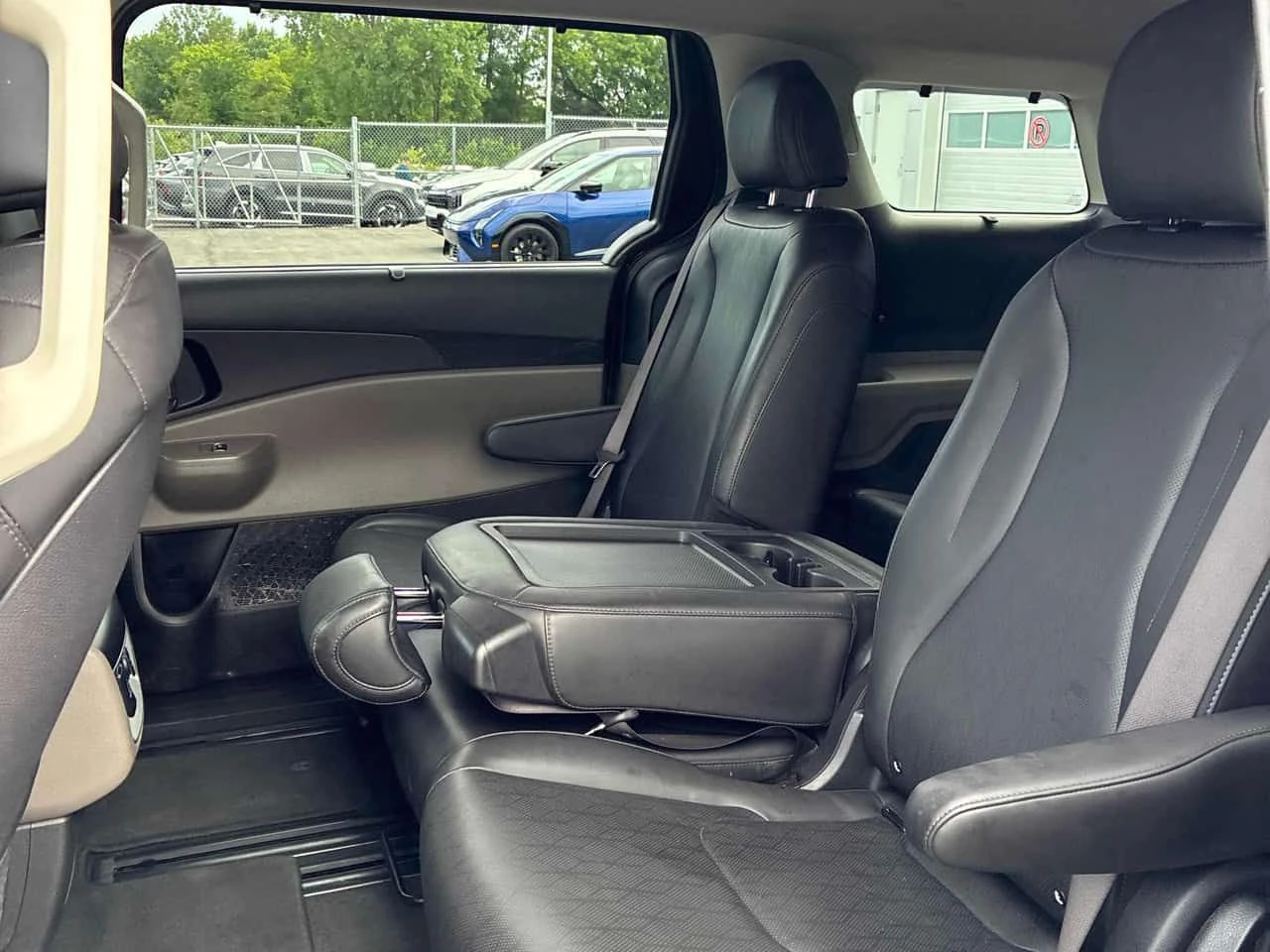 Kia Carnival * EX+ FWD * АВТОКРЕДИТ БЕЗ ПЪРВОНАЧАЛНА ВНОСКА* , снимка 16 - Автомобили и джипове - 55137930