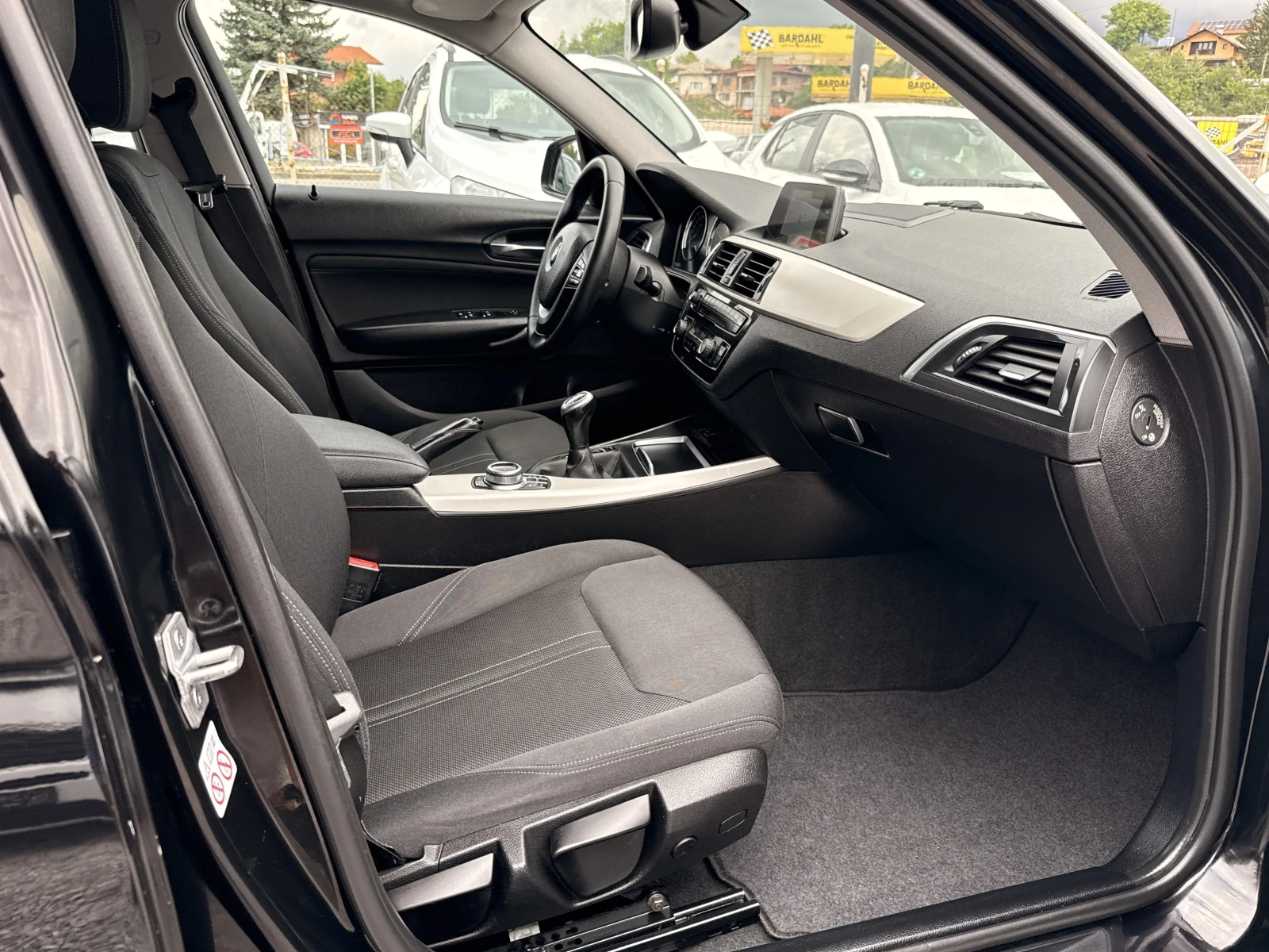 BMW 118 d EURO6, LED, NAVI, 19"M Джанти, снимка 11 - Автомобили и джипове - 55412191