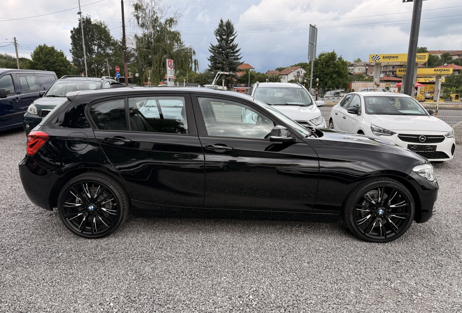 BMW 118 d EURO6, LED, NAVI, 19"M Джанти, снимка 4 - Автомобили и джипове - 55412191
