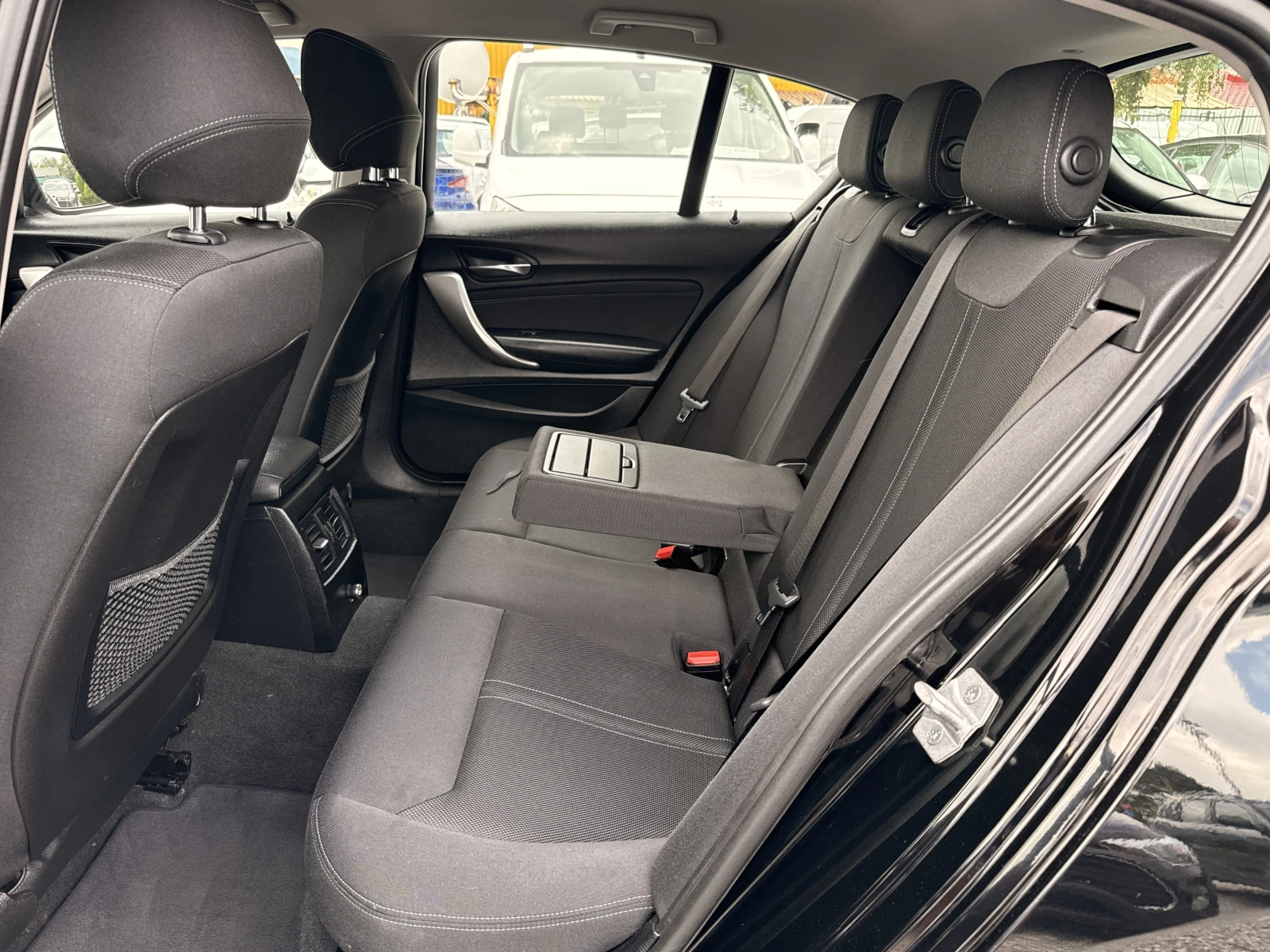 BMW 118 d EURO6, LED, NAVI, 19"M Джанти, снимка 12 - Автомобили и джипове - 55412191