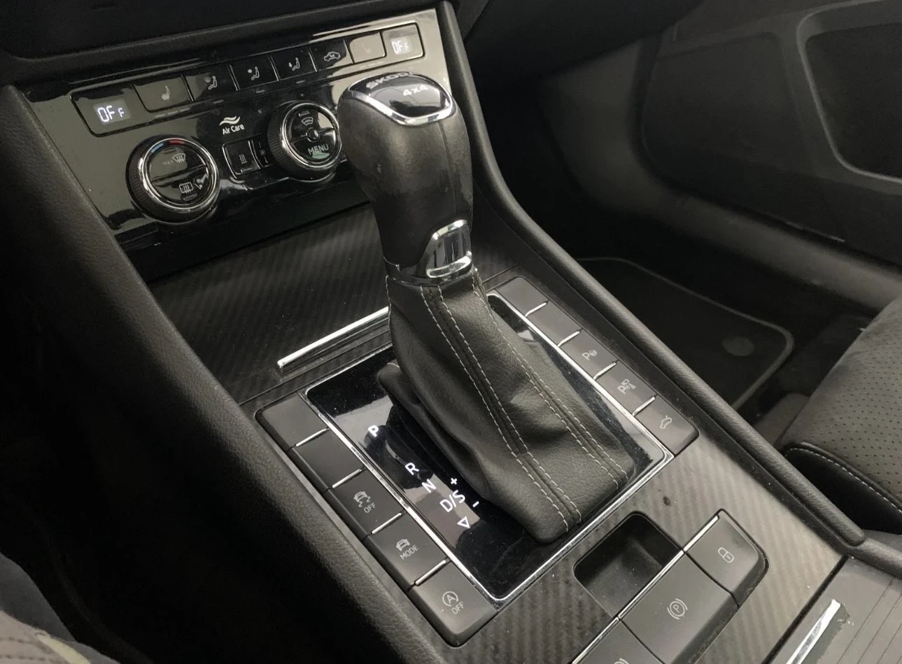 Skoda Superb 2.0TDi* SPORTLINE* 4x4* PANORAMA* 360* ПЕЧКА, снимка 8 - Автомобили и джипове - 55545343