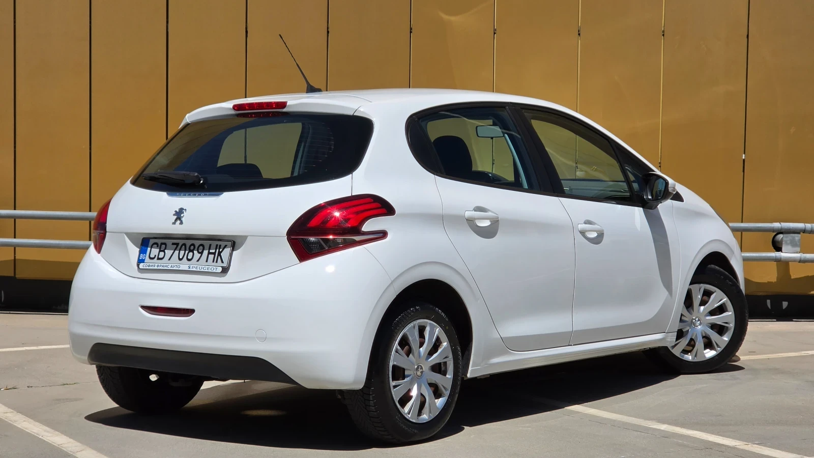 Peugeot 208 1.5 blue hdi, снимка 7 - Автомобили и джипове - 56014473