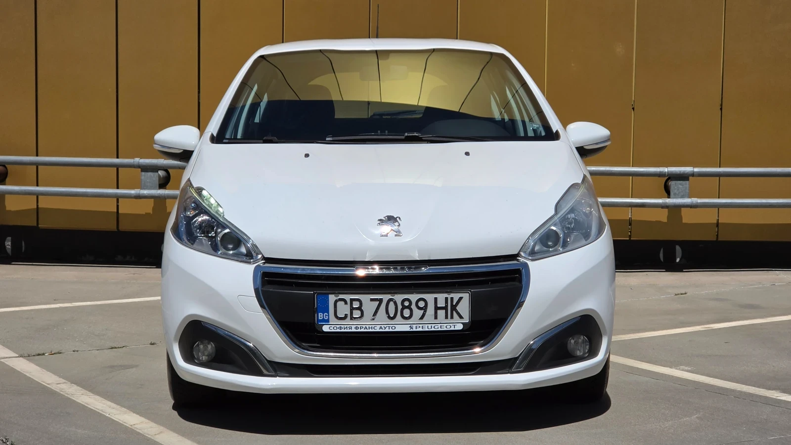 Peugeot 208 1.5 blue hdi, снимка 4 - Автомобили и джипове - 56014473