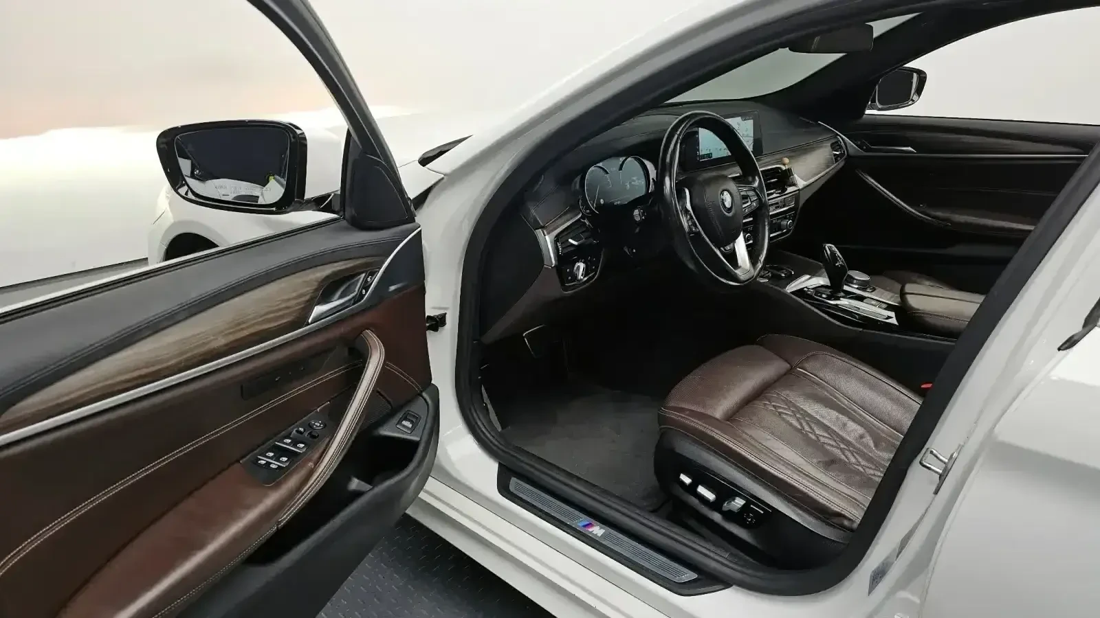 BMW 520, снимка 5 - Автомобили и джипове - 56068502