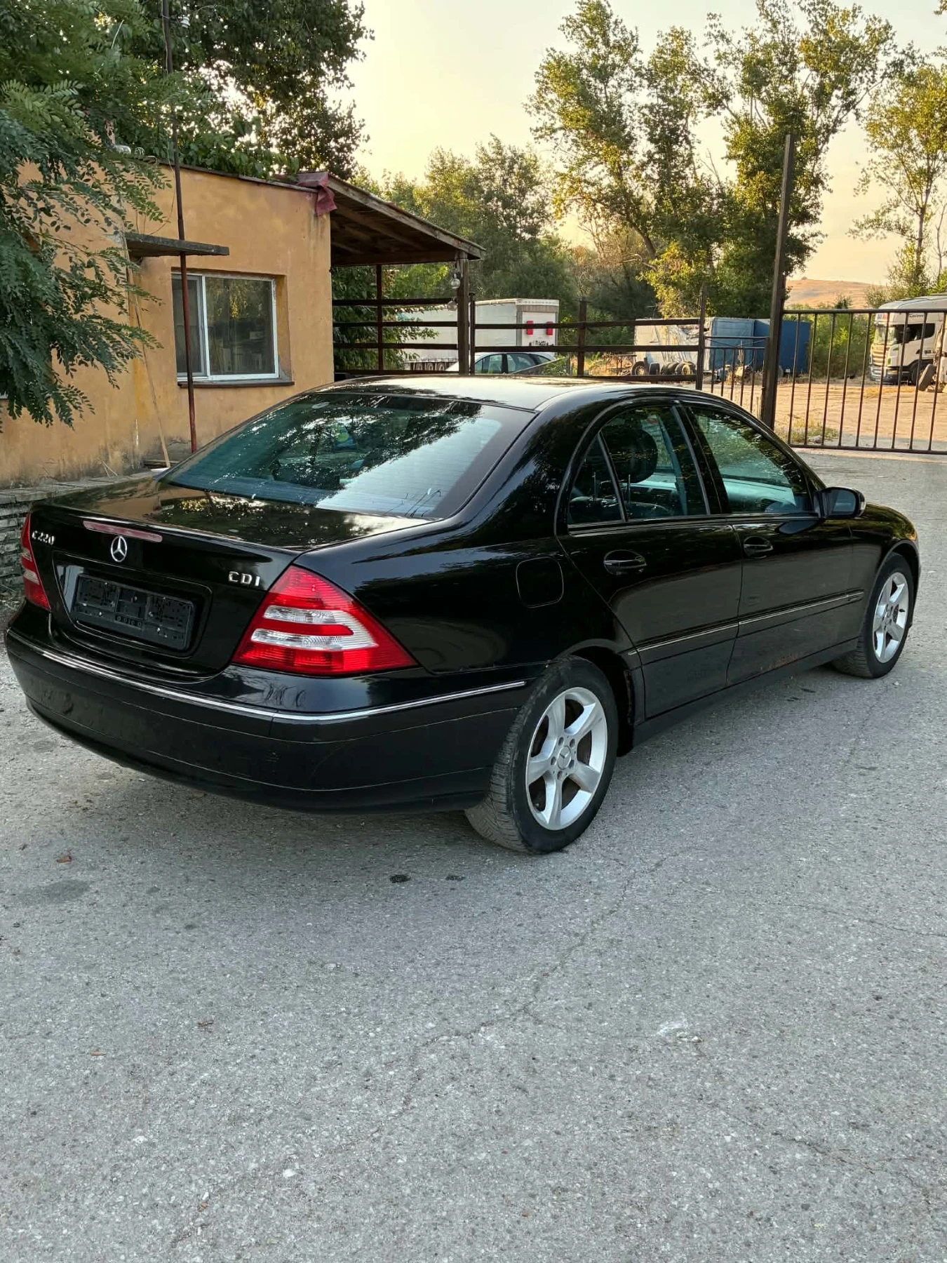 Mercedes-Benz C 220 2.2 cdi, снимка 3 - Автомобили и джипове - 56569542