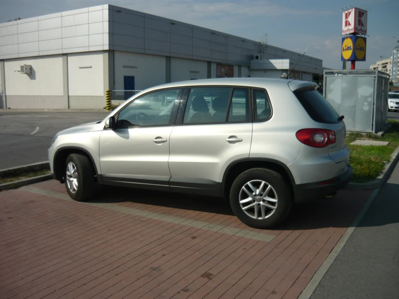 VW Tiguan, снимка 4 - Автомобили и джипове - 48270200