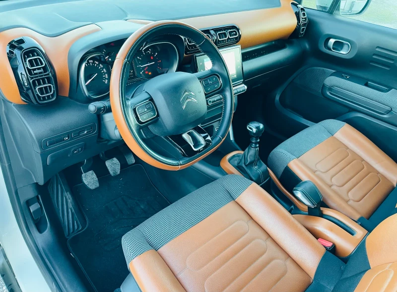 Citroen C3 Aircross 1.2 PureTech * Кожа* Камера 360* Сервизна книжка* , снимка 10 - Автомобили и джипове - 52697930