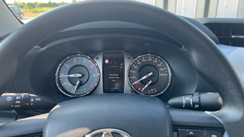 Toyota Hilux 2.8 D-4D MT COMFORT, снимка 9 - Автомобили и джипове - 53083815