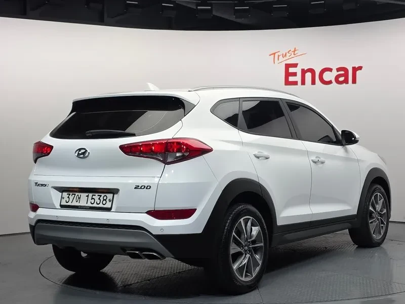 Hyundai Tucson 2.0 CRDi, снимка 2 - Автомобили и джипове - 54258406