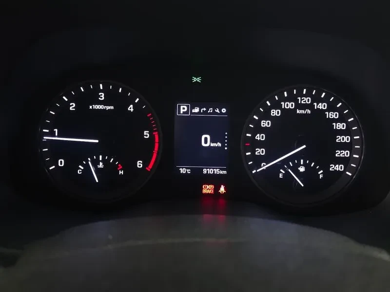 Hyundai Tucson 2.0 CRDi, снимка 8 - Автомобили и джипове - 54258406