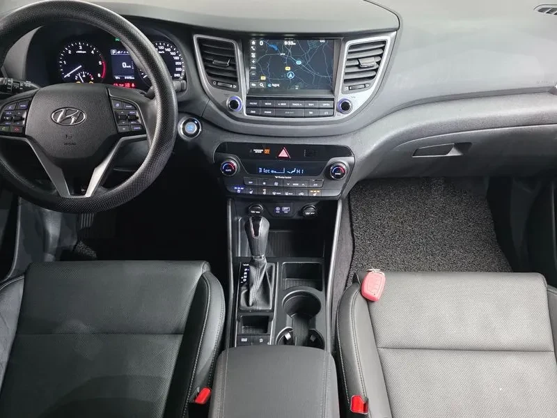 Hyundai Tucson 2.0 CRDi, снимка 7 - Автомобили и джипове - 54258406