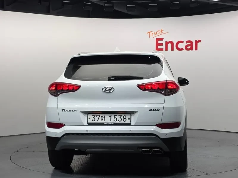 Hyundai Tucson 2.0 CRDi, снимка 4 - Автомобили и джипове - 54258406