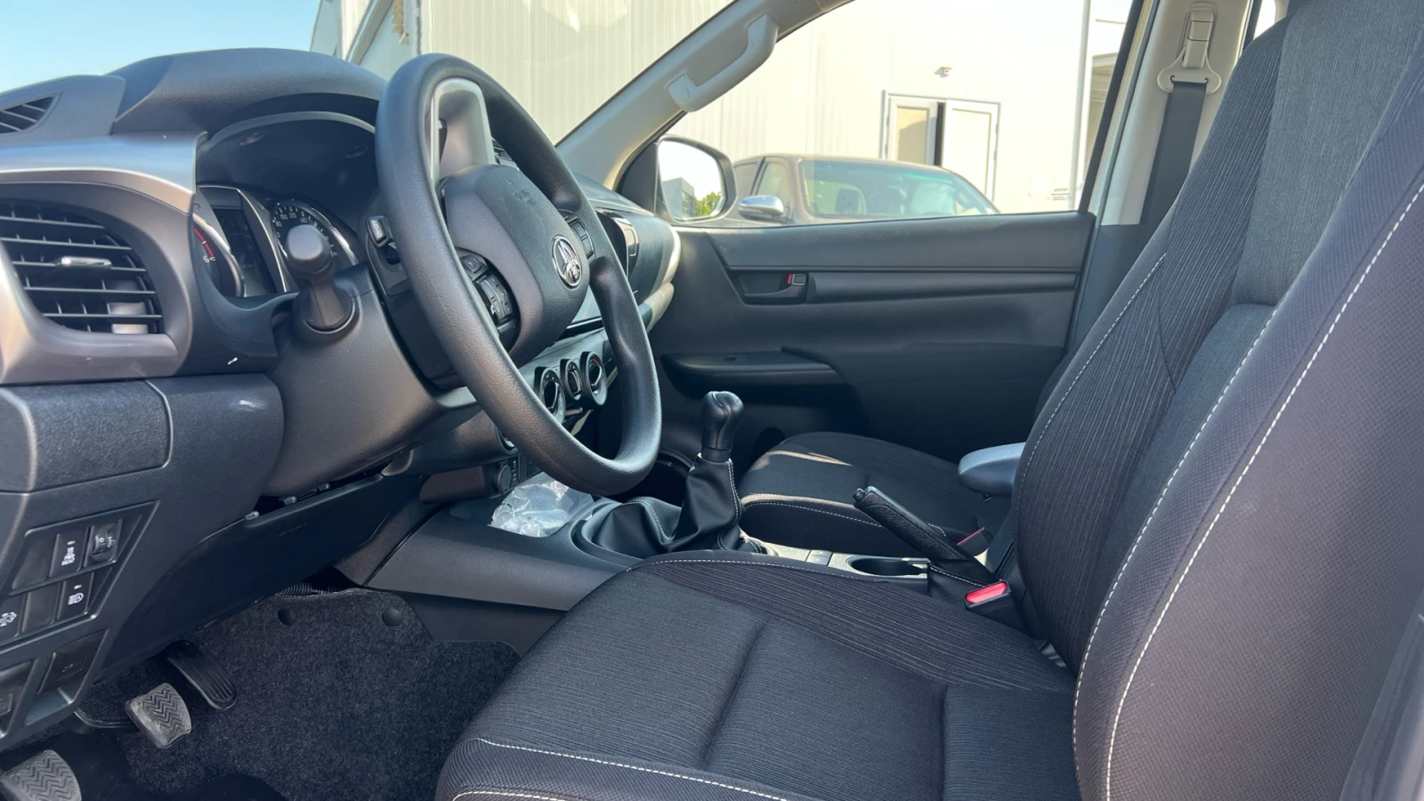 Toyota Hilux 2.8 D-4D MT COMFORT - изображение 10