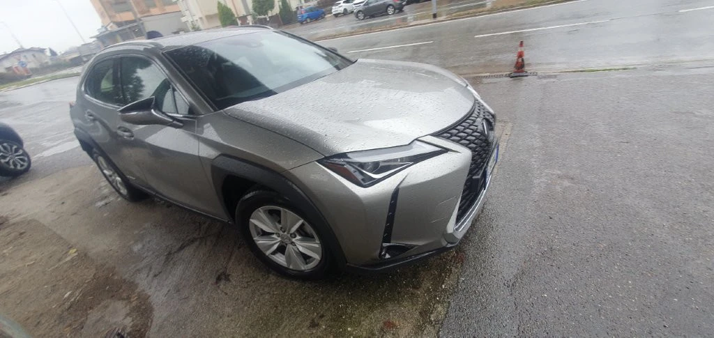 Lexus UX 250h  Business