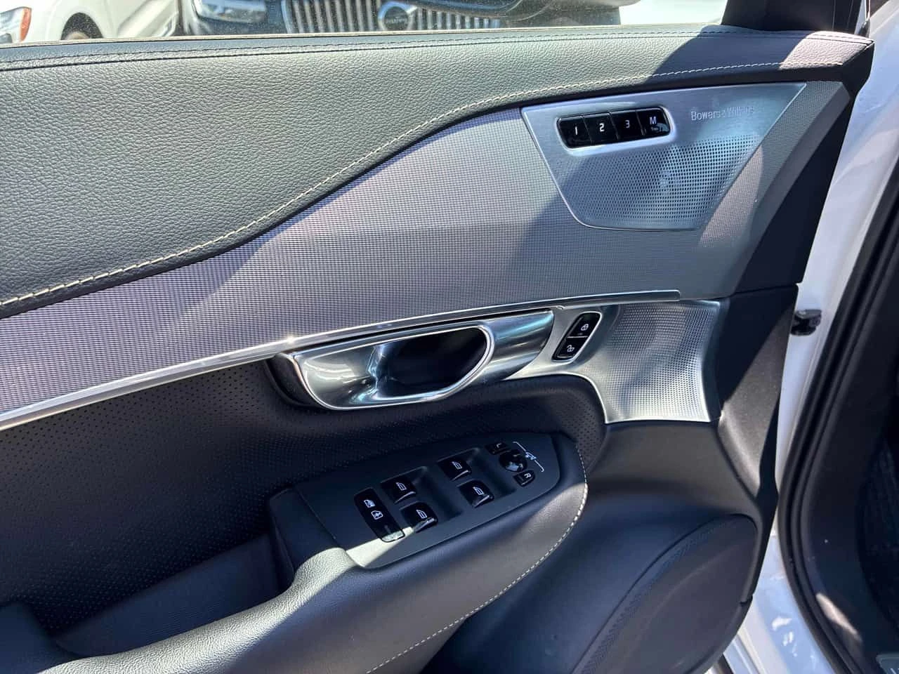Volvo Xc90 * R Design * BOWERS & WILKINS * 7 МЕСТЕН * CARFAX, снимка 11 - Автомобили и джипове - 54692337