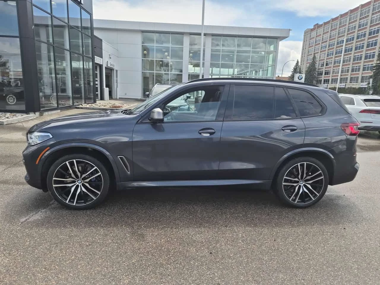 BMW X5 * M50i * ЛАЗЕРИ * ПАНО * ОДБУХВАНЕ  * ДИСТРОНИК, снимка 2 - Автомобили и джипове - 55015427