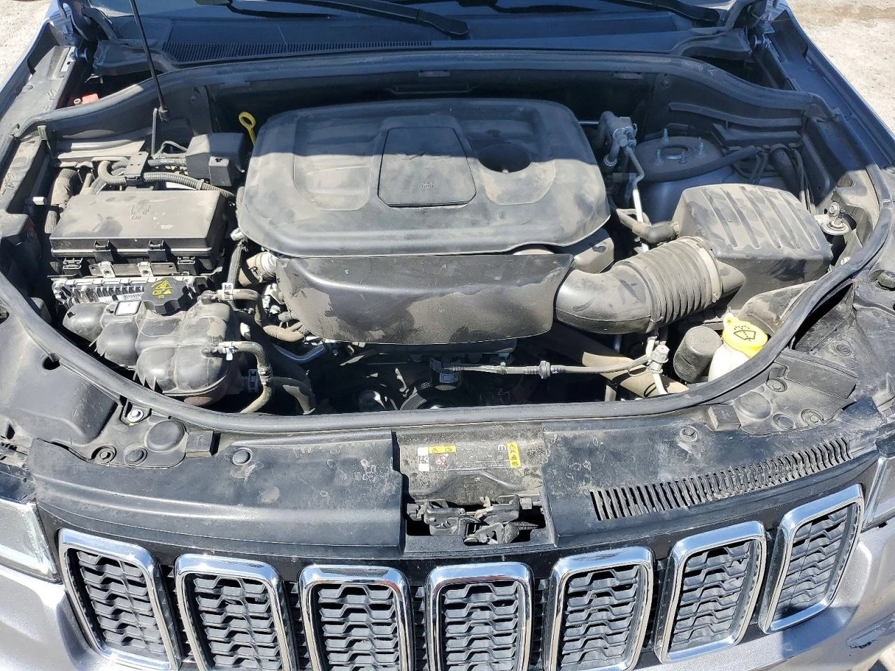 Jeep Grand cherokee 3.6l Laredo, снимка 12 - Автомобили и джипове - 55102691