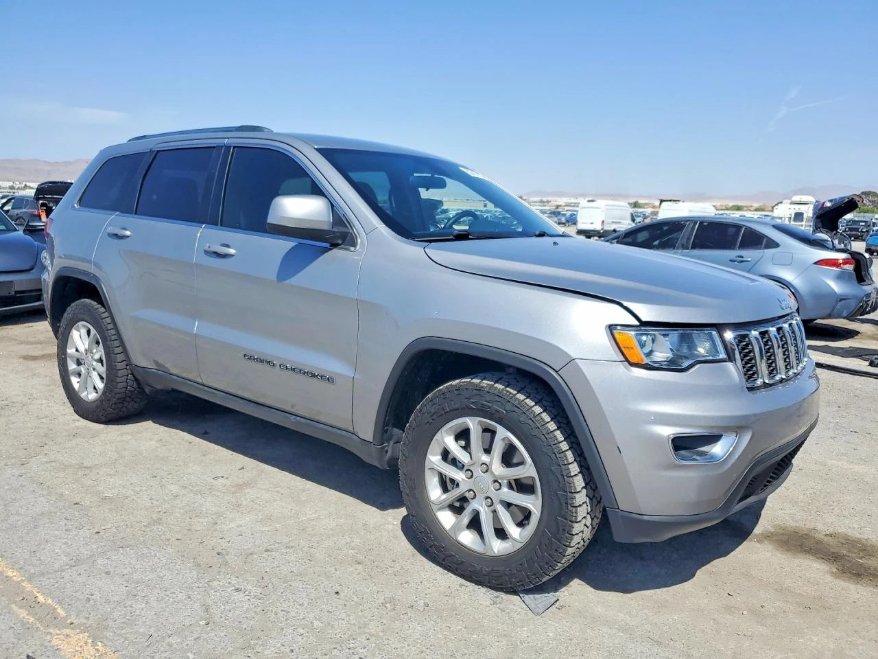 Jeep Grand cherokee 3.6l Laredo, снимка 4 - Автомобили и джипове - 55102691