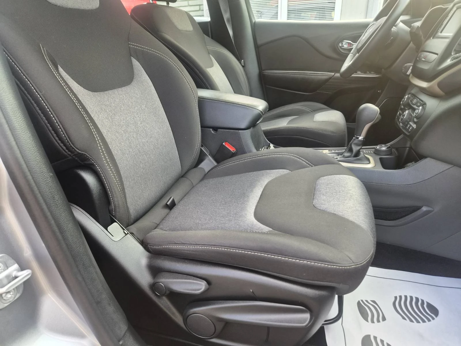 Jeep Cherokee 2.0D-170кс-188.000км, снимка 12 - Автомобили и джипове - 55716965