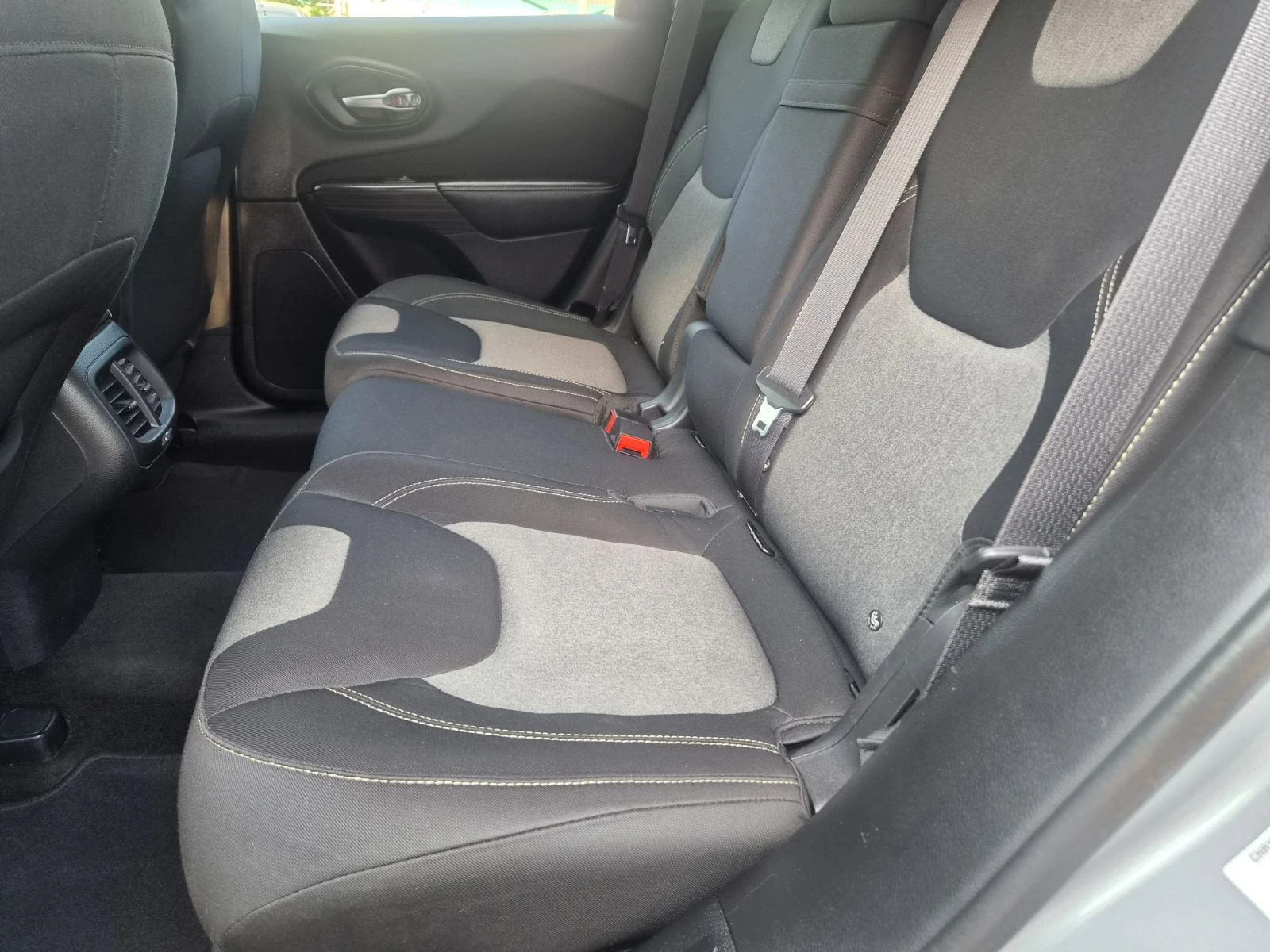 Jeep Cherokee 2.0D-170кс-188.000км, снимка 14 - Автомобили и джипове - 55716965