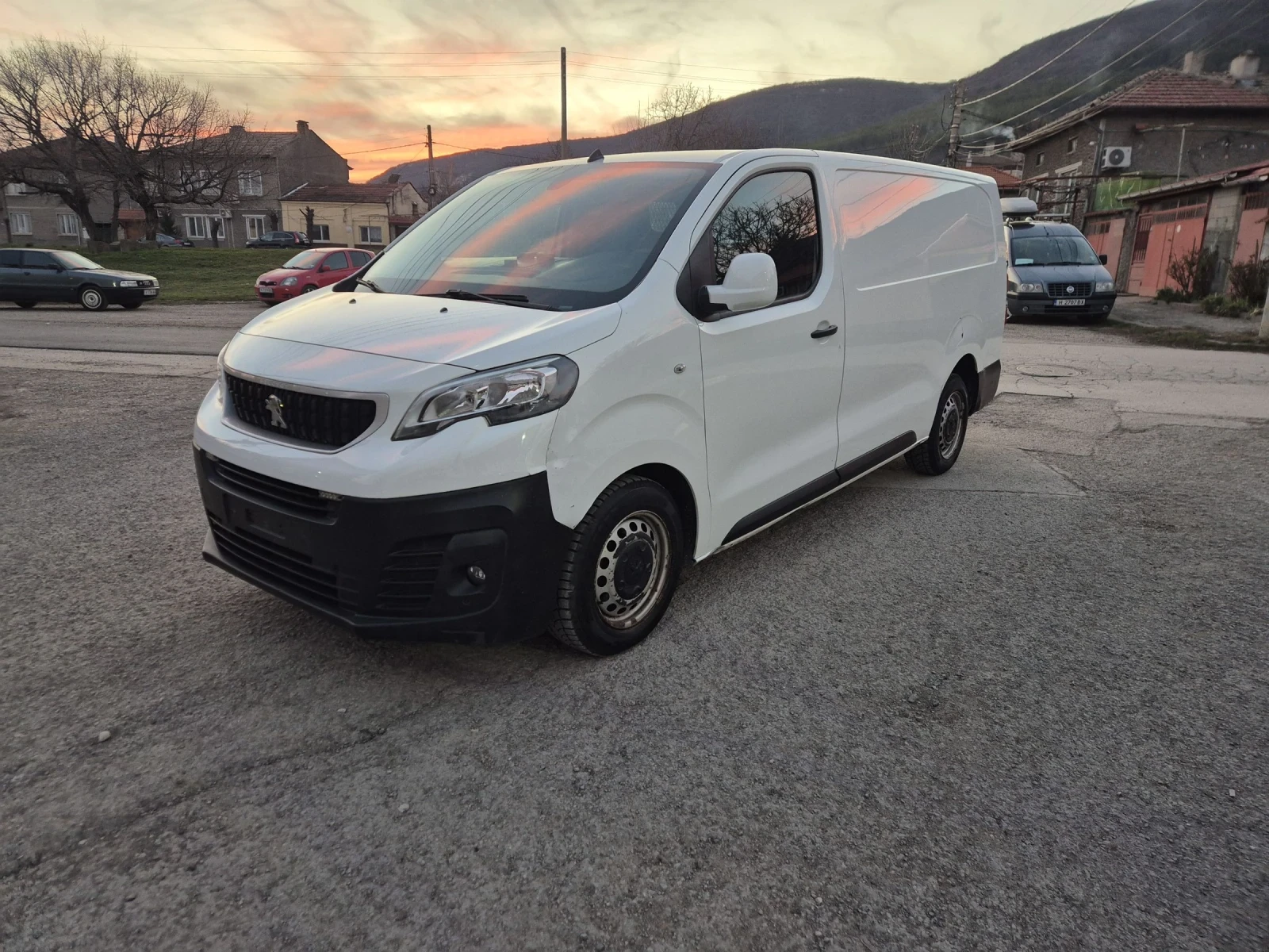 Peugeot Expert 2.0BlueHDI 120 Premium Pack - изображение 9