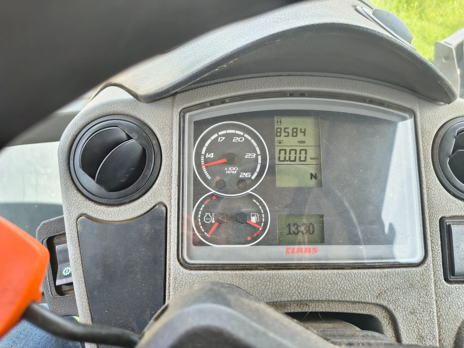 Трактор Claas AXION 840 CMATIC, снимка 8 - Селскостопанска техника - 54675969