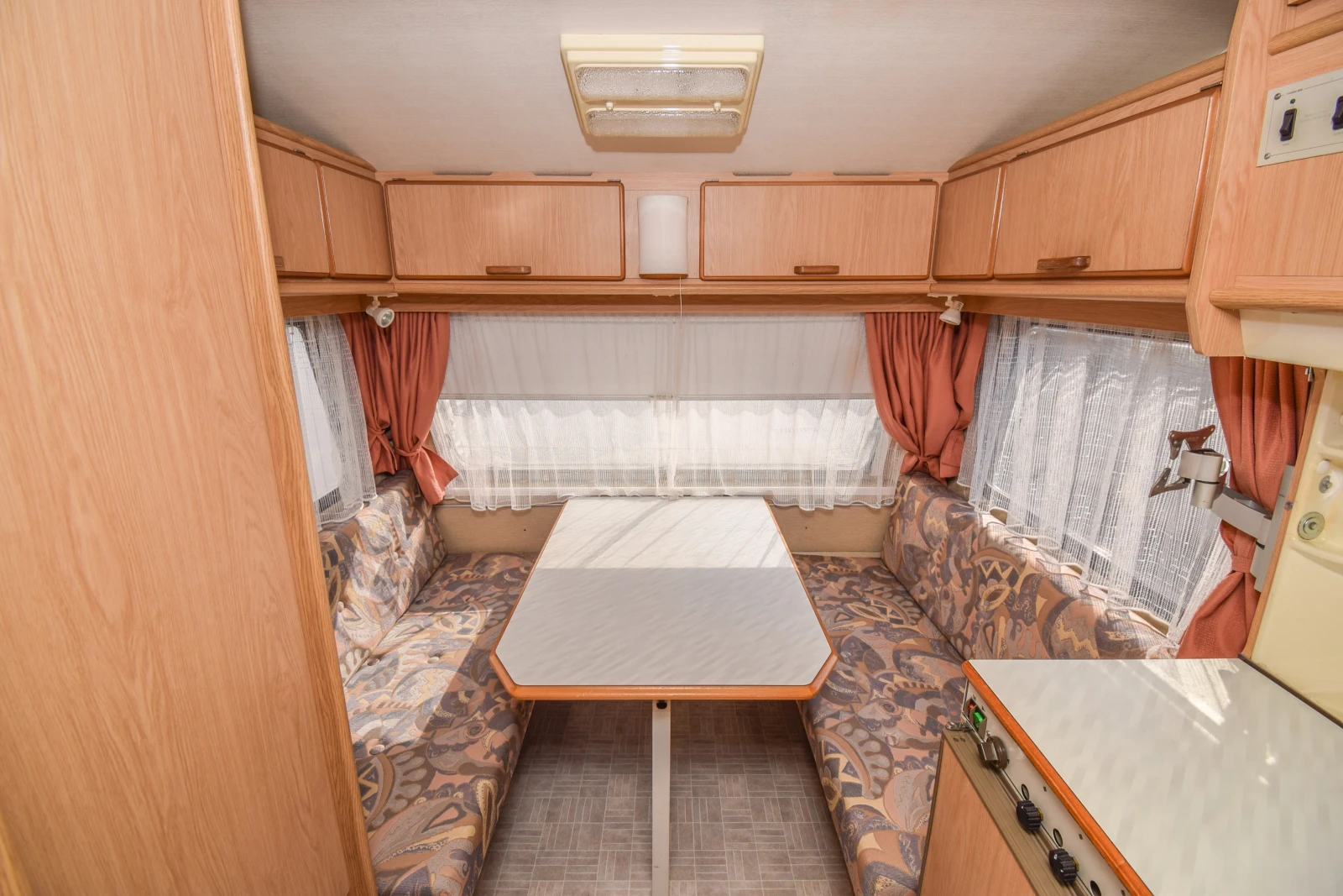 Каравана Chateau La Car Trophee 450+ Форселт/Тента, снимка 13 - Каравани и кемпери - 55731097