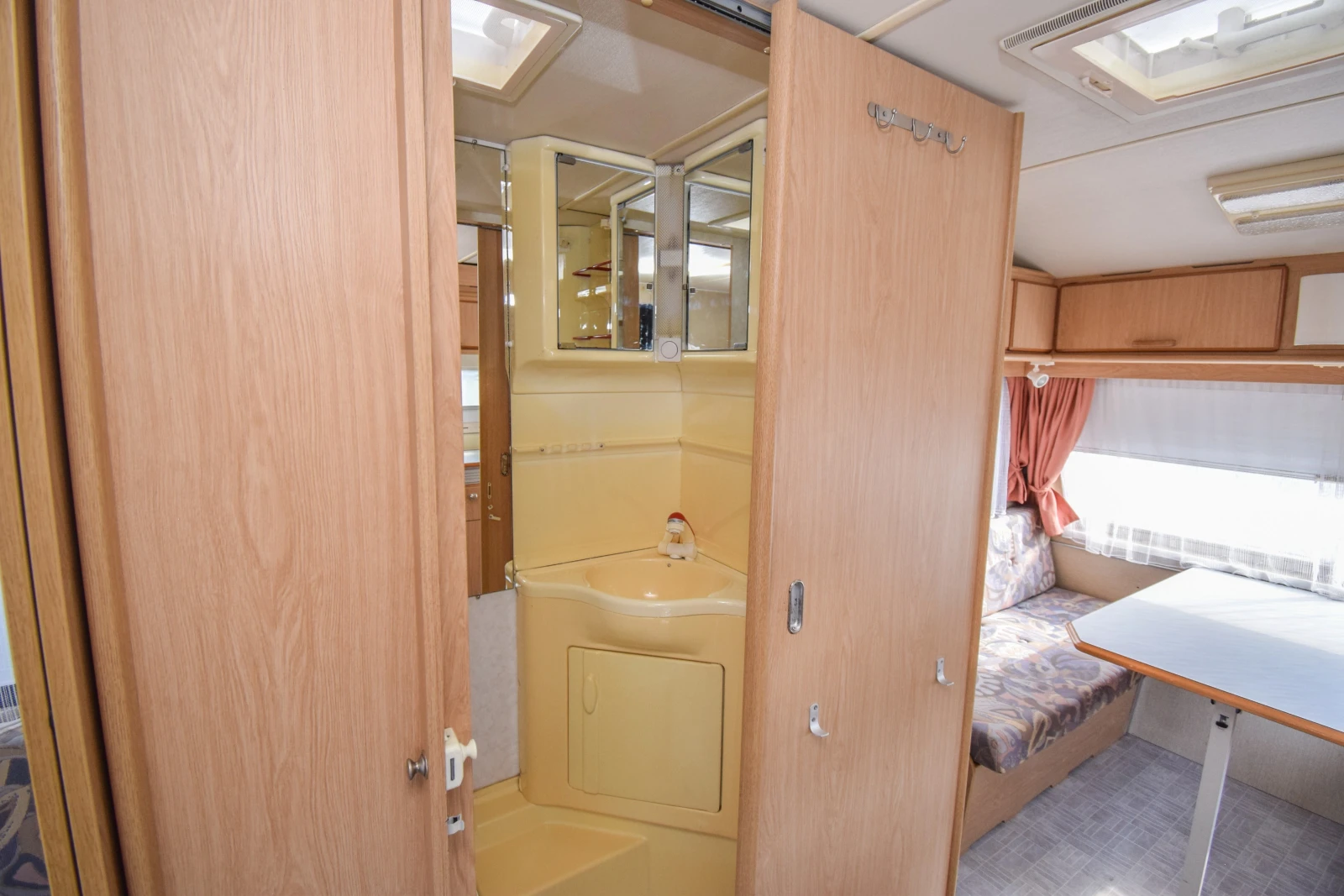 Каравана Chateau La Car Trophee 450+ Форселт/Тента, снимка 16 - Каравани и кемпери - 55731097