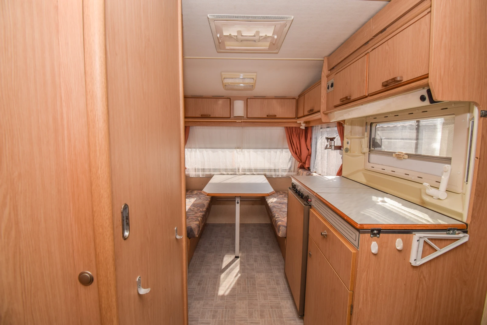 Каравана Chateau La Car Trophee 450+ Форселт/Тента, снимка 10 - Каравани и кемпери - 55731097