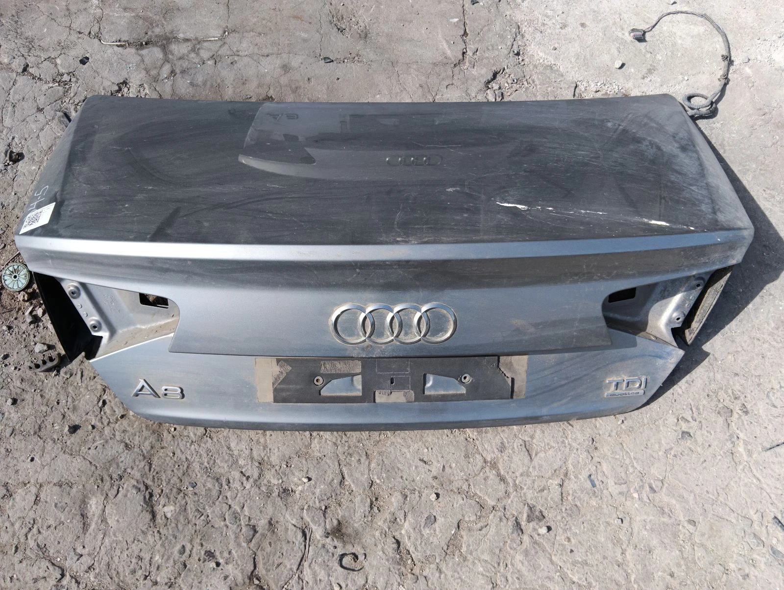 капак заден тъмносив Audi A8