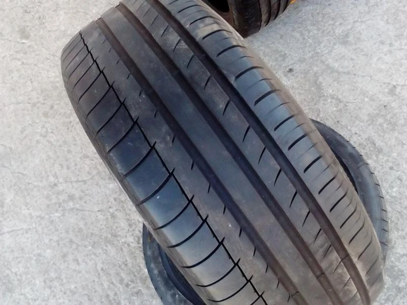 Гуми Летни 235/55R19, снимка 2 - Гуми и джанти - 18570751