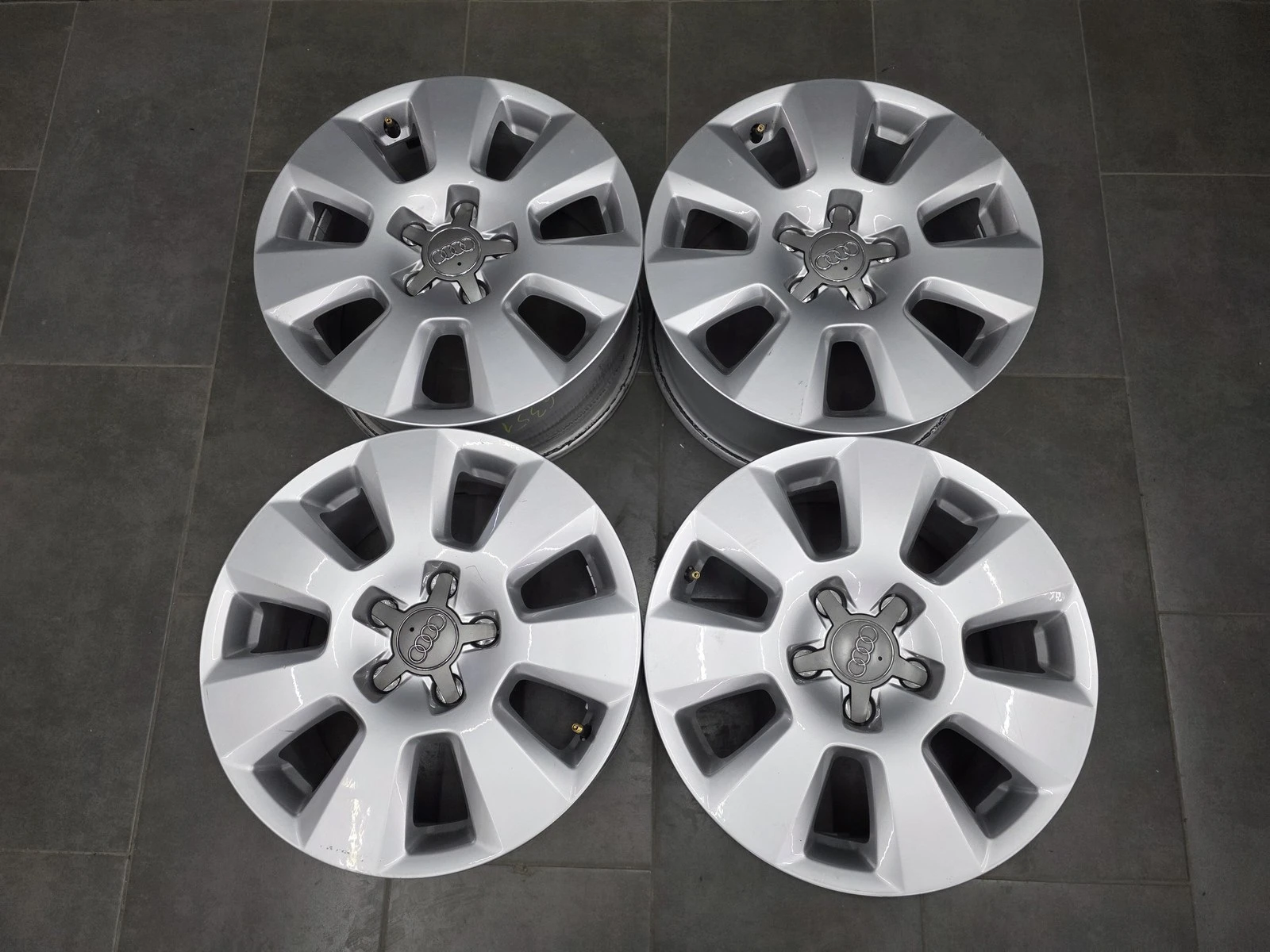 Джанти за Audi, снимка 3 - Гуми и джанти - 56724239