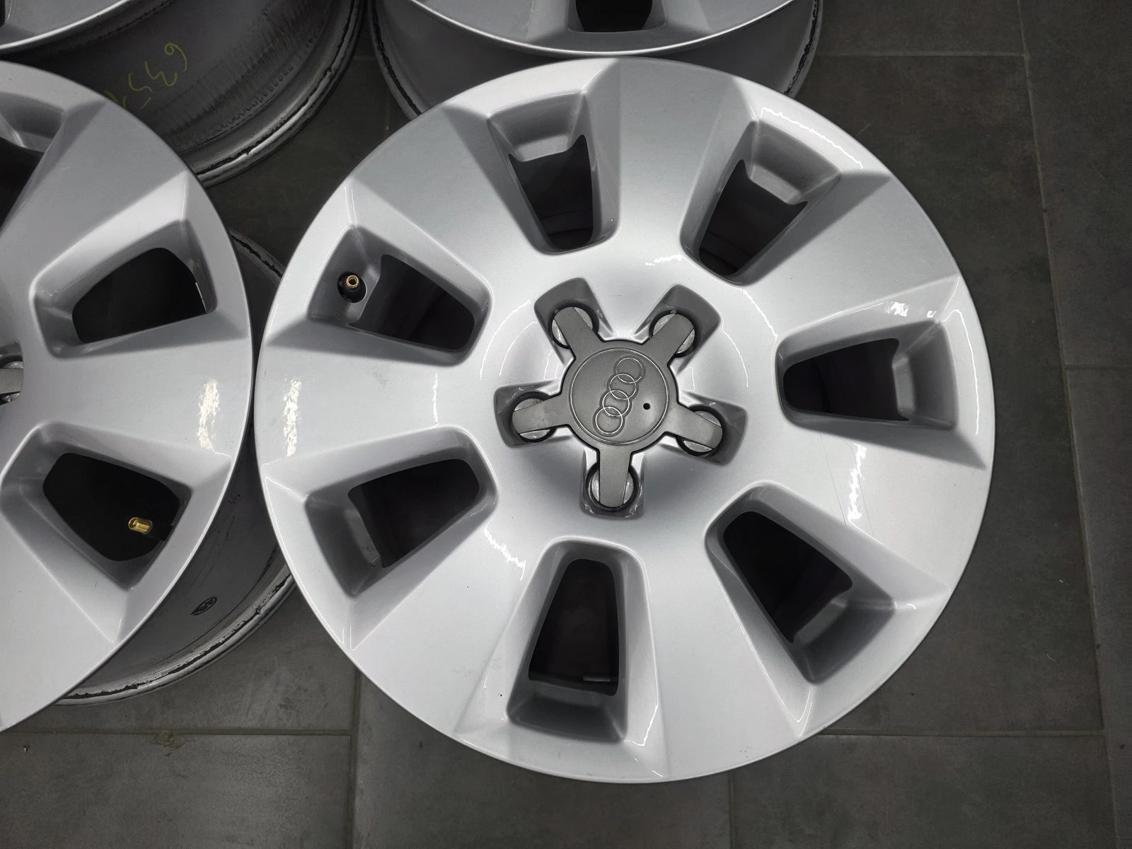 Джанти за Audi, снимка 8 - Гуми и джанти - 56724239