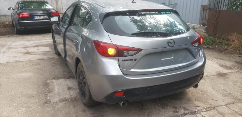 Mazda 3 2.0i, снимка 4 - Автомобили и джипове - 47736772