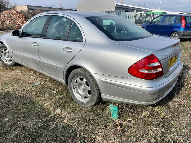 Mercedes-Benz E 240 За части АВТОМАТ, снимка 6 - Автомобили и джипове - 48782819