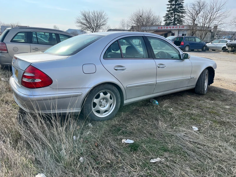 Mercedes-Benz E 240 За части АВТОМАТ, снимка 8 - Автомобили и джипове - 48782819