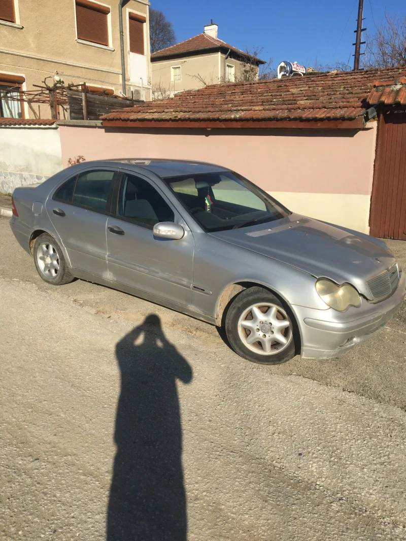 Mercedes-Benz C 180, снимка 2 - Автомобили и джипове - 49455606