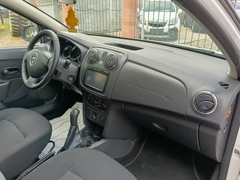 Dacia Sandero 1.2i газова уредба , снимка 12 - Автомобили и джипове - 50259391