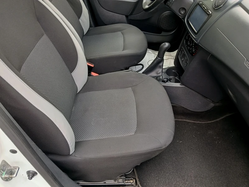 Dacia Sandero 1.2i газова уредба , снимка 11 - Автомобили и джипове - 50259391
