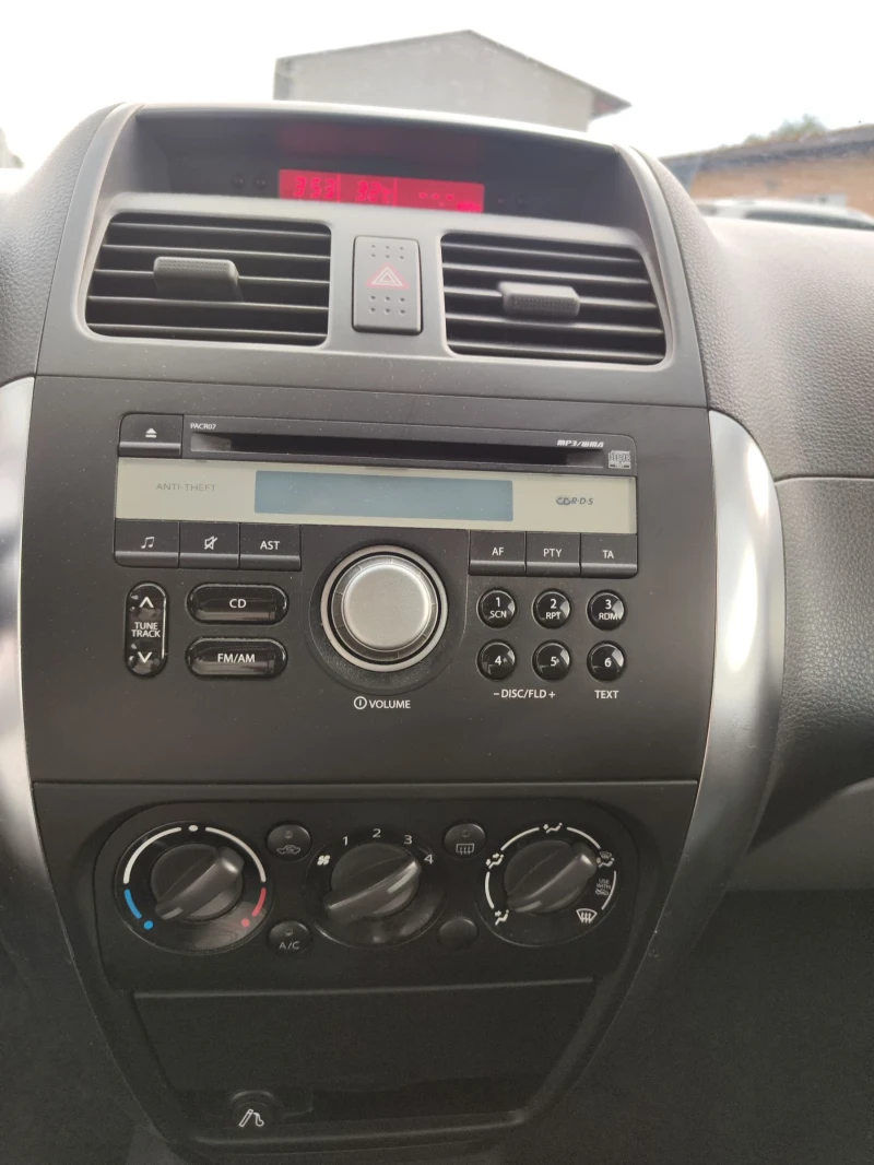 Suzuki SX4 1.6HDI РЕАЛНИ КИЛОМЕТРИ , снимка 13 - Автомобили и джипове - 50828983