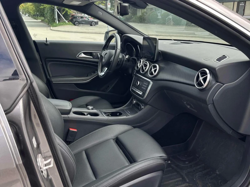 Mercedes-Benz CLA 250 Лизинг* 4MATIC* AMG-pkg* LED* Подгрев* Памет* Пано, снимка 11 - Автомобили и джипове - 52317937