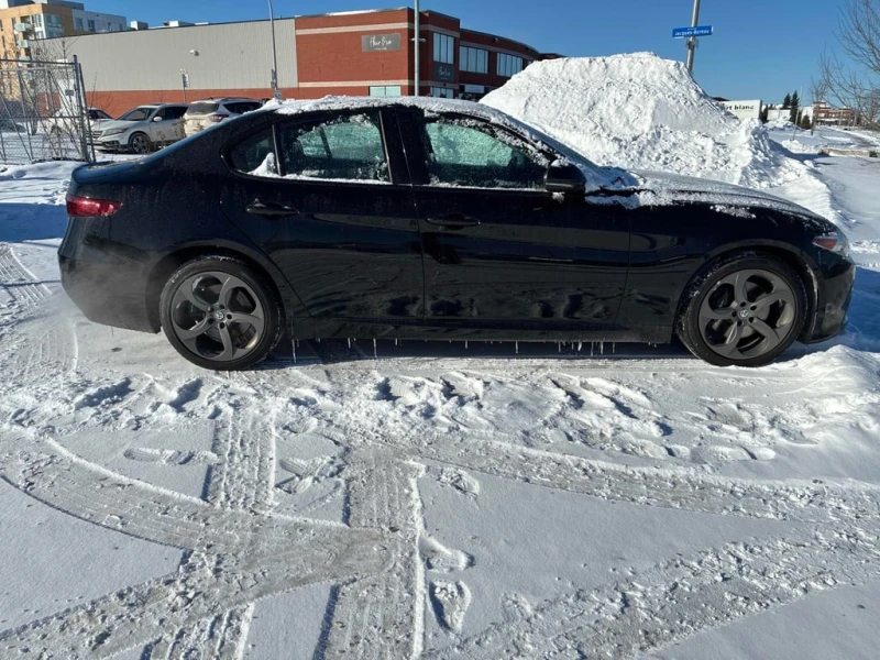 Alfa Romeo Giulia 2017 4dr Sdn AWD* CARFAX * БЕЗ ПЪРВОНАЧАЛНА ВНОСКА, снимка 4 - Автомобили и джипове - 52722147